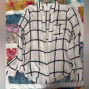 Leith window pane button up top